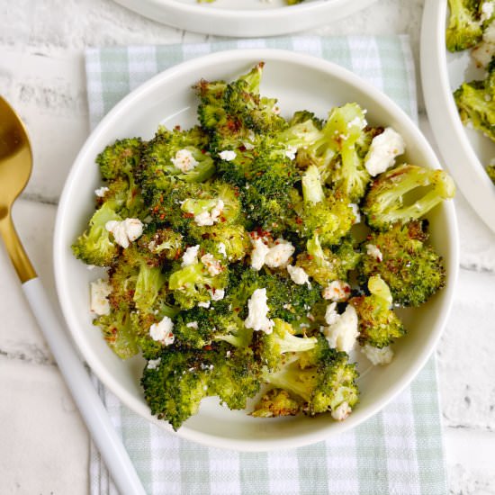 Easy Roasted Broccoli - Recipe photo by Theyummymuffin
