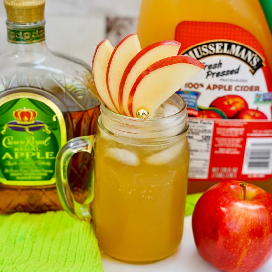 Easy Spiked Apple Cider Cocktail - Recipe photo by Everything Pretty
