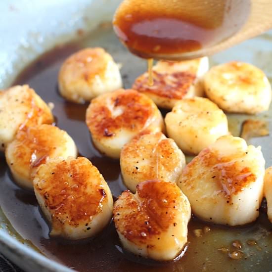 Pan Seared Scallops with Garlic - Recipe photo by TalkingMeals