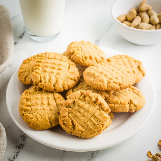 Chewy Peanut Butter Cookies - Recipe photo by dizzybusyandhungry