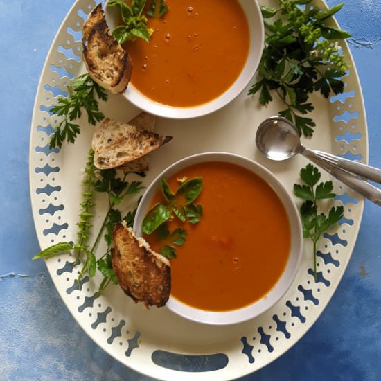 Instant Pot tomato soup – vegan - Recipe photo by saffrontrail