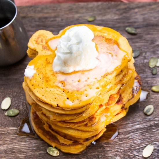 Jack-o lantern pumpkin pancakes - Recipe photo by Little Nomads Recipes