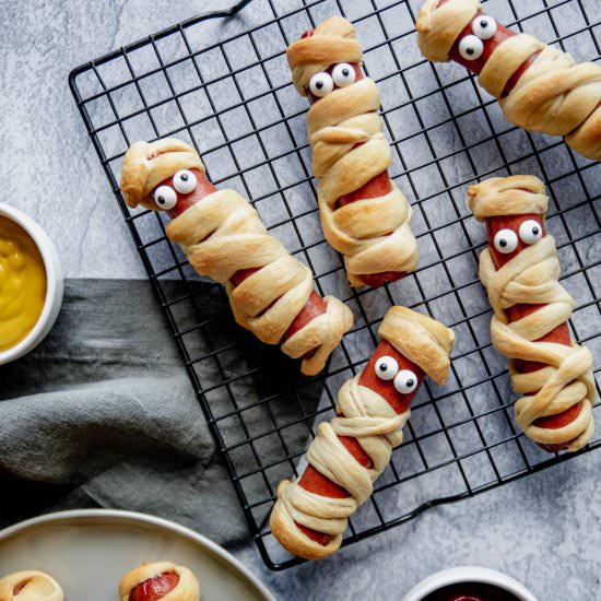Halloween Mummy Hot Dogs - Recipe photo by lifeshelives