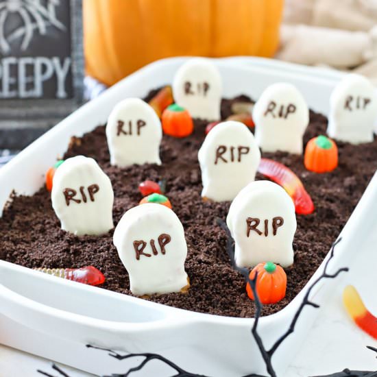 Halloween Dirt Cake - Recipe photo by Suburban Simplicity