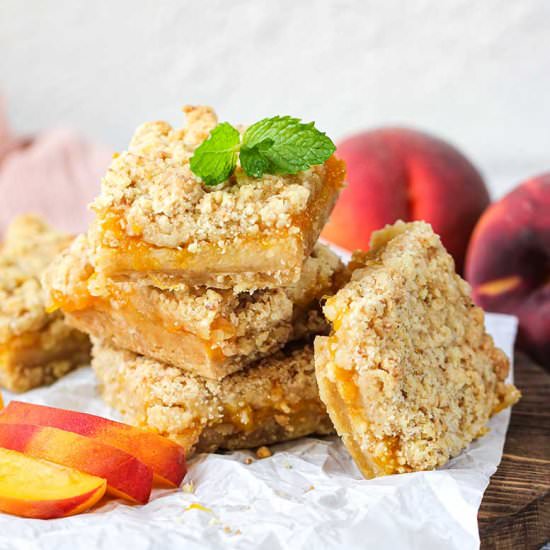 Peach Crumble Bars Recipe - Recipe photo by yummynotes