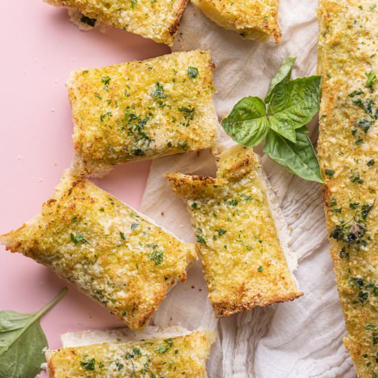 Pesto Butter Garlic Bread - Recipe photo by marleysmenu
