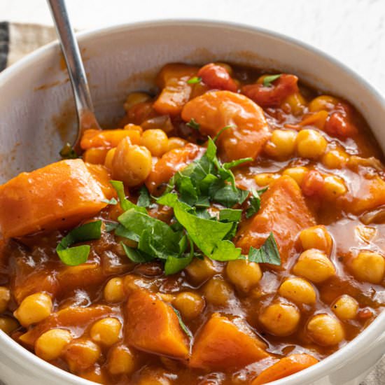 Vegan Chickpeas Stew - Recipe photo by TheDeliciousSpoon