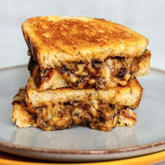 Grilled Cheese and Bacon Jam Sandwi - Recipe photo by Flaevor