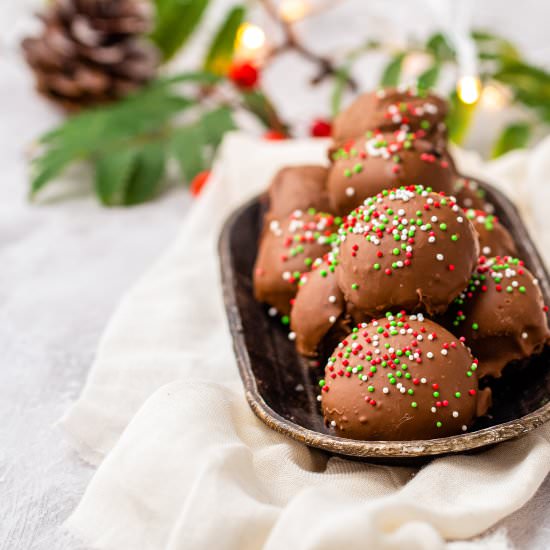 Christmas Oreo Balls - Recipe photo by FoodFolksandFun