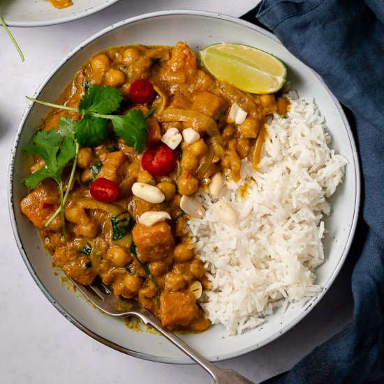 Satay Sweet Potato Curry - Recipe photo by The Last Food Blog