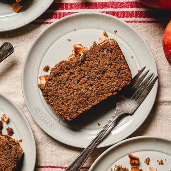 Vegan Cinnamon Apple Bread - Recipe photo by ellielikes.cooking