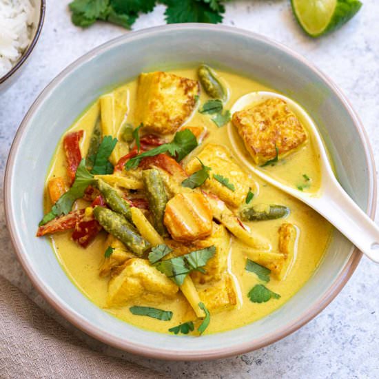Vegan Thai Yellow Curry - Recipe photo by Sixhungryfeet