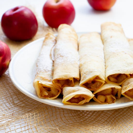 Crêpes with apples - Recipe photo by mecooks.com