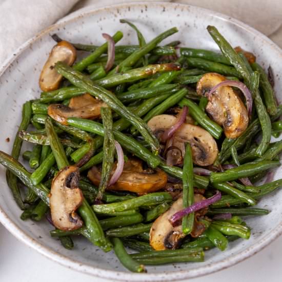 Roasted Green Beans and Mushrooms - Recipe photo by dwayland
