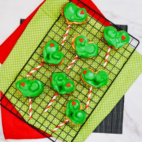Grinch Cinnamon Rolls - Recipe photo by Everything Pretty