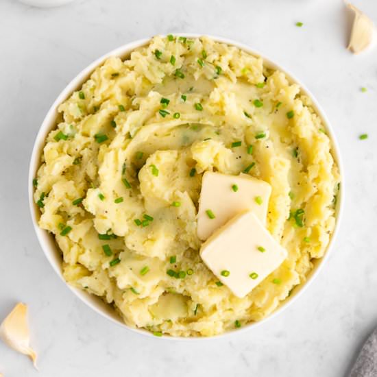 Vegan Garlic Mashed Potatoes - Recipe photo by purelykaylie