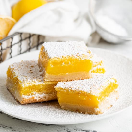 easy lemon bars - Recipe photo by theforkedspoon