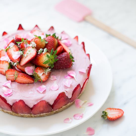 Vegan Strawberry Cheesecake - Recipe photo by Delish Plate
