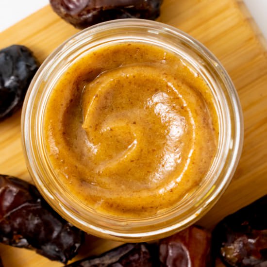 Date Caramel - Recipe photo by veganonboard