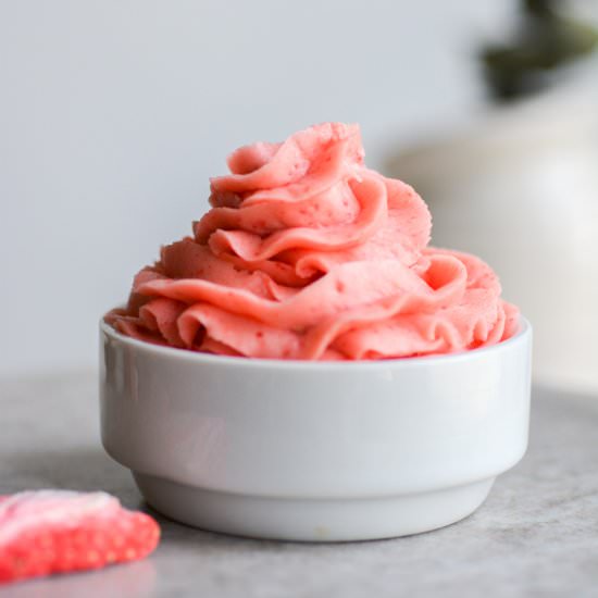 Vegan Strawberry Frosting - Recipe photo by earthly provisions