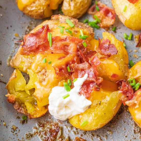 loaded smashed potatoes - Recipe photo by everyday-delicious.com