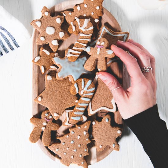 Crunchy Gingerbread Cookies (V,GF) - Recipe photo by BEET OF THE WILD
