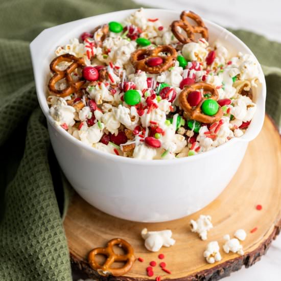 Christmas Popcorn Crunch - Recipe photo by One Hot Oven