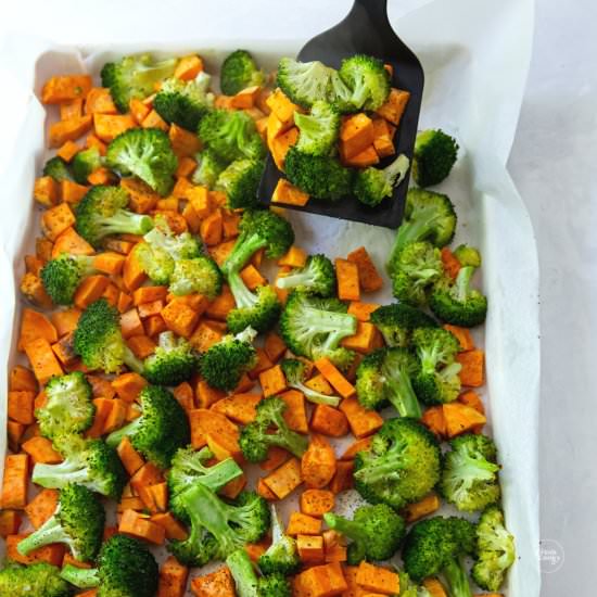 Roasted Sweet Potatoes & Broccoli - Recipe photo by thefreshcooky