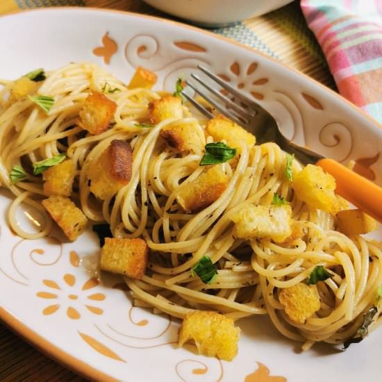 Anchovy pasta from Naples - Recipe photo by Jacqui@ThePastaProject