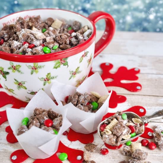 Christmas Muddy Buddies Recipe - Recipe photo by thefreshcooky