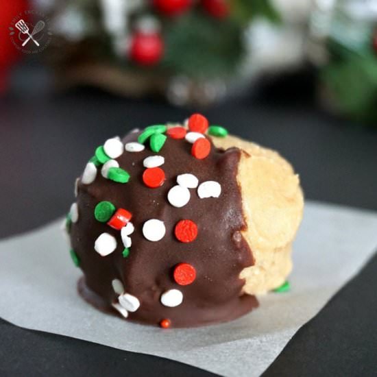 Christmas Peanut Butter Balls - Recipe photo by emilyenchanted