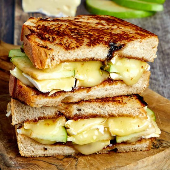 Brie and Apple Grilled Cheese - Recipe photo by casualepicure