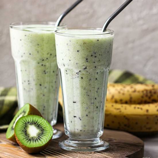 Kiwi and Banana Smoothie - Recipe photo by yummynotes