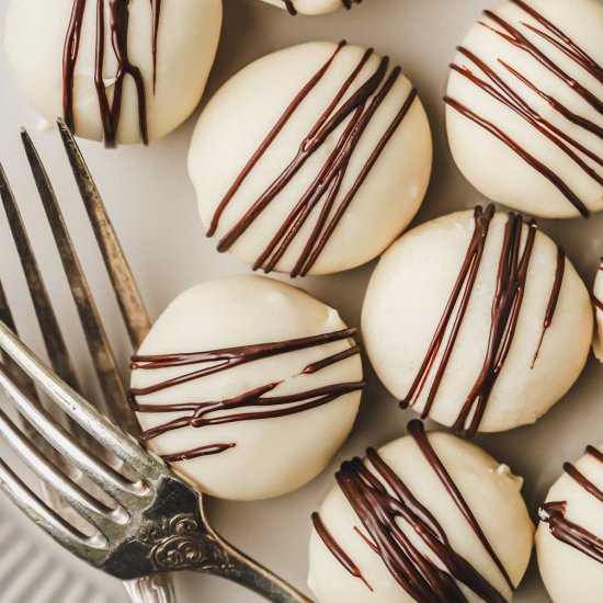 White chocolate truffles - Recipe photo by Sweetly Cakes