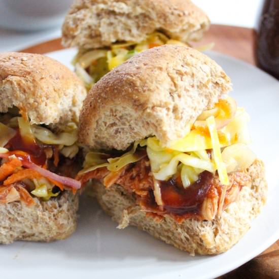 BBQ Chicken Sliders with Coleslaw - Recipe photo by fANNEtastic food