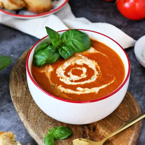 Roasted Tomato Basil Soup - Recipe photo by chilitochoc