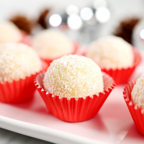 no-bake snowballs - Recipe photo by LikeHotKeto