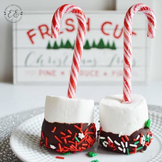 Christmas Marshmallow Pops - Recipe photo by emilyenchanted