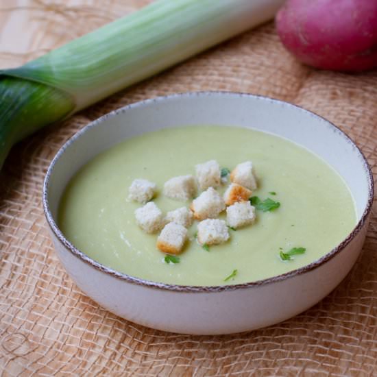 Leek and potato soup - Recipe photo by mecooks.com