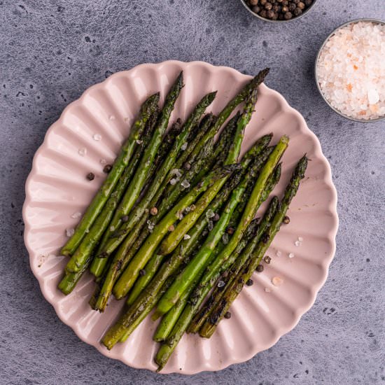 10-Minute Cast-Iron Asparagus - Recipe photo by marleysmenu