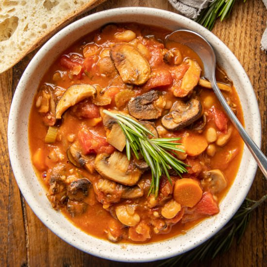 Rosemary Mushroom Stew - Recipe photo by Connoisseurus Veg