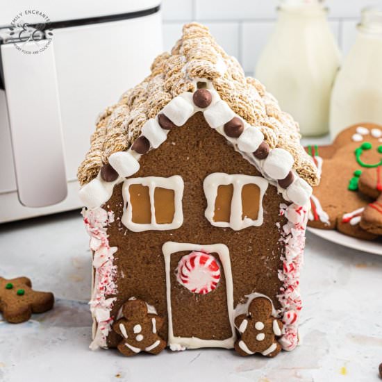 Air Fryer Gingerbread House - Recipe photo by emilyenchanted