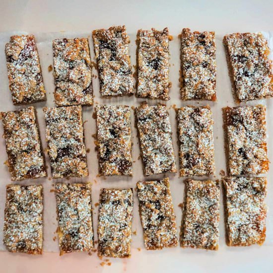 pecan linzer bars - Recipe photo by Cuisine Fiend