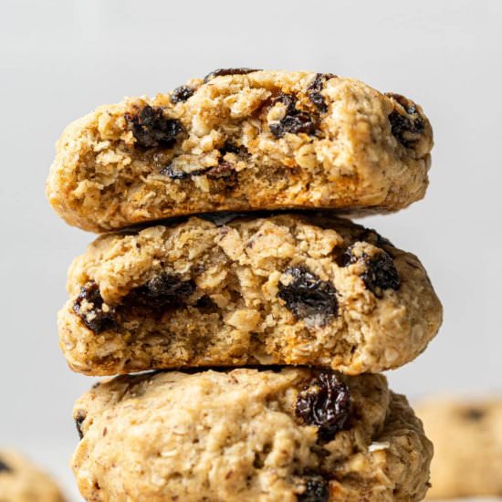 Vegan Oatmeal Raisin Cookies - Recipe photo by cookiedoughdiaries