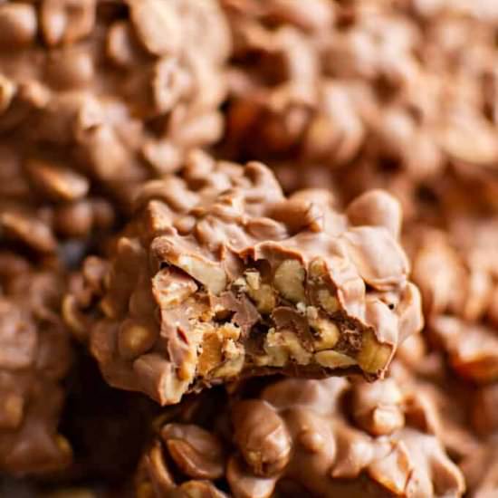 Crockpot Peanut Clusters - Recipe photo by TheSaltyMarshmallow