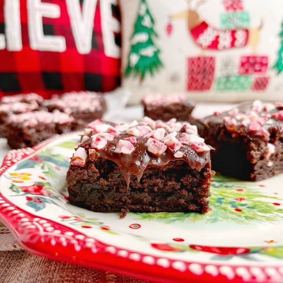 Peppermint Bark Brownies - Recipe photo by Theyummymuffin