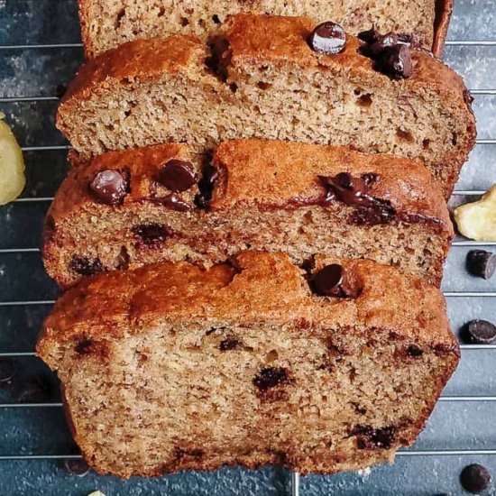 vegan banana bread - Recipe photo by brokebankvegan