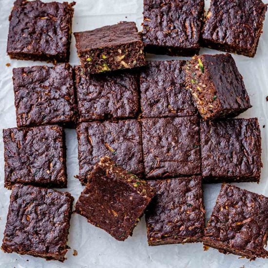 HEALTHY ZUCCHINI BROWNIES - Recipe photo by healthyfitnessmeals