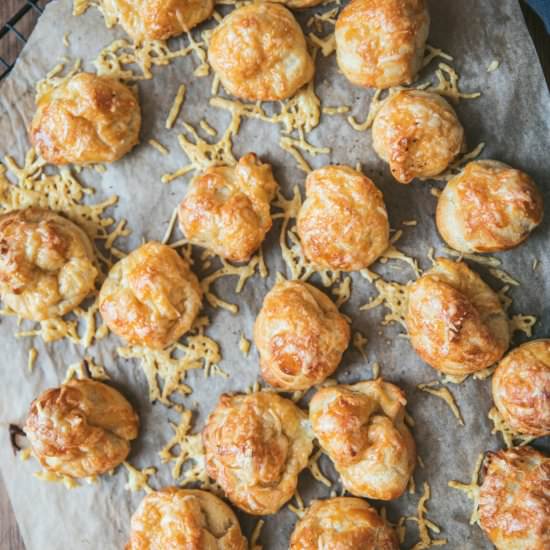 Cheese Gougeres - Recipe photo by tangerinezest
