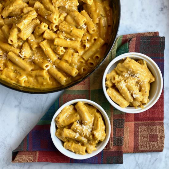 Butternut Squash Mac & Cheese - Recipe photo by thebrookcook.wordpress.com